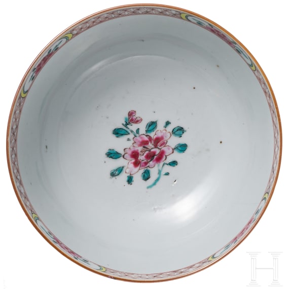 A Chinese famille rose bowl, 20th century