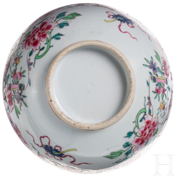 A Chinese famille rose bowl, 20th century