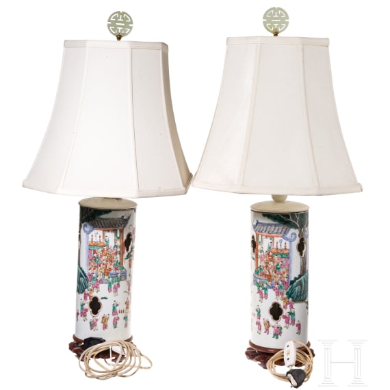 A pair of Chinese famille rose table lamps, a bird cage, a guardian lion, a F&egrave;nghu&aacute;ng and a pagoda, 20th century