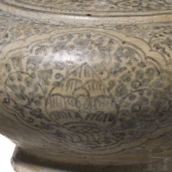 A Thai stoneware water vessel (kendi), 15th/16th century