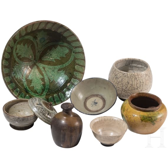 A small collection of Thai and Chinese ceramics, 15th - 20h century