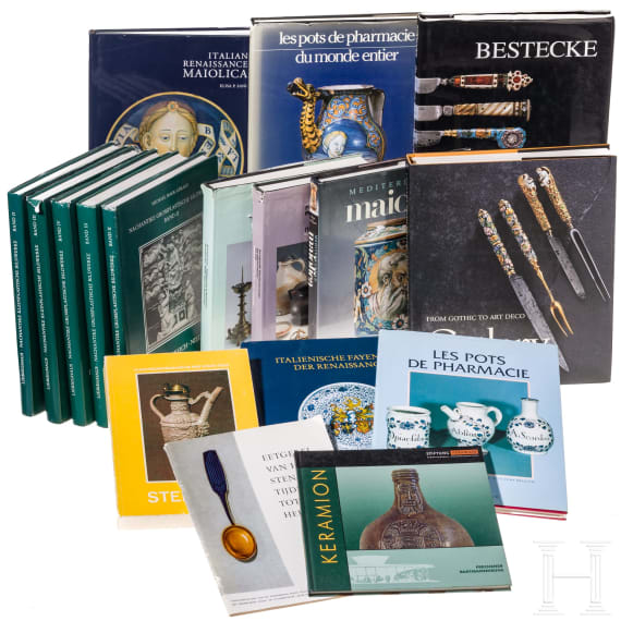 17 books on art and antiques (mostly cutlery, faience and stoneware)