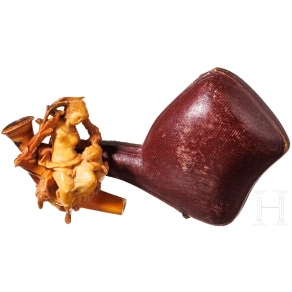 A carved meerschaum pipe with case