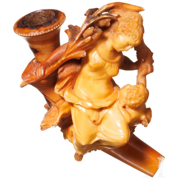 A carved meerschaum pipe with case