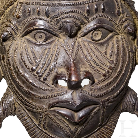 A Nigerian bronze mask of the B&eacute;nin, 20th century
