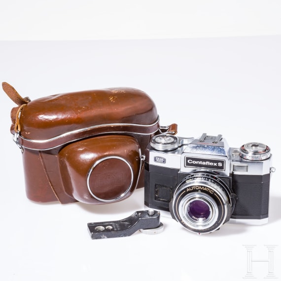 A Contaflex S Automatic Snr. U55374, with bag and tripod adapter