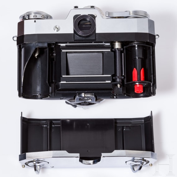 A Contaflex S Automatic Snr. U55374, with bag and tripod adapter