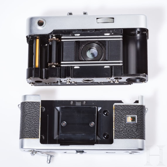 A Voigtl&auml;nder Vitessa rangefinder camera with the ever-ready bag, original box and operating instructions