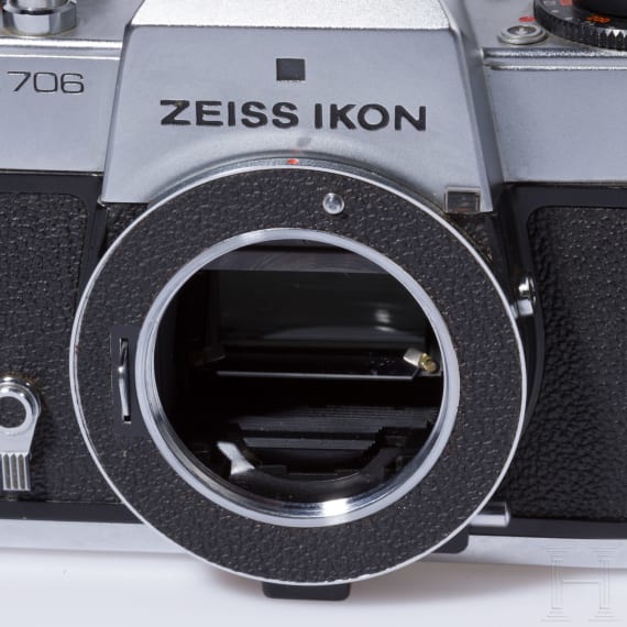 A Zeiss Ikon SL 706 with Carl Zeiss Tessar 50 mm, a Skoparex 35 mm, a Super-Dynarex 135 mm