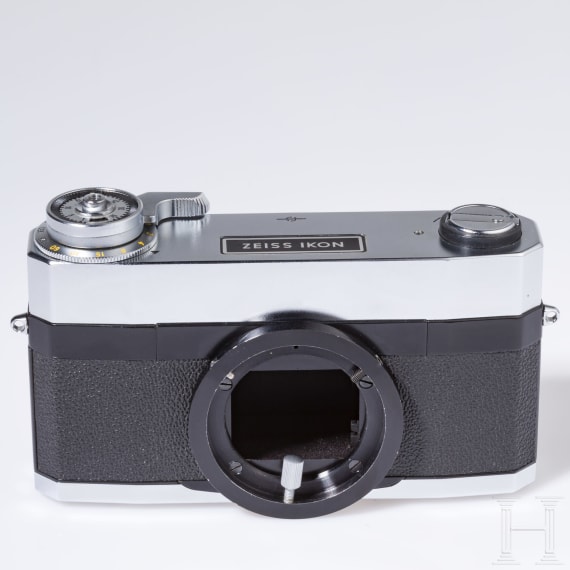 A Zeiss Ikon microscope or telescope camera and a Zeiss Reprophot universal reproducer