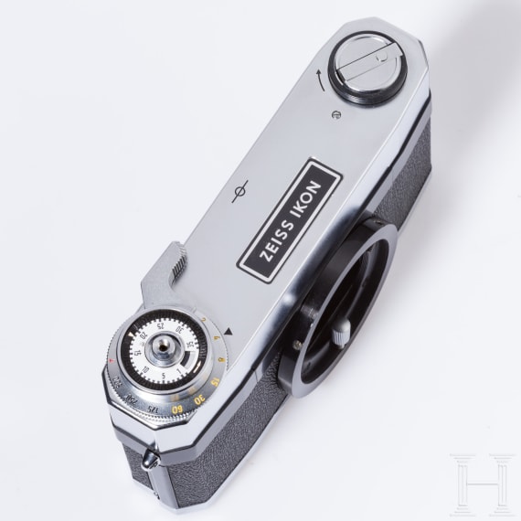 A Zeiss Ikon microscope or telescope camera and a Zeiss Reprophot universal reproducer