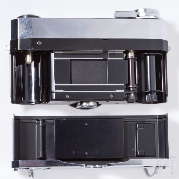 A Zeiss Ikon microscope or telescope camera and a Zeiss Reprophot universal reproducer