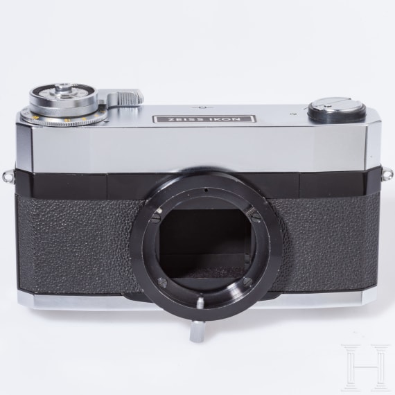 A Zeiss Ikon microscope or telescope camera and a Zeiss Reprophot universal reproducer