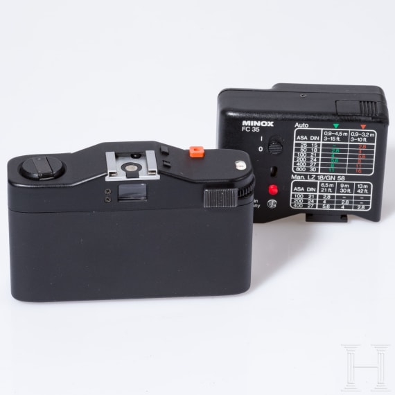 A camera Minox 35 GL, flash FC35