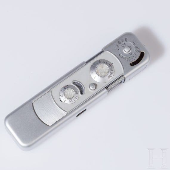 A Minox B