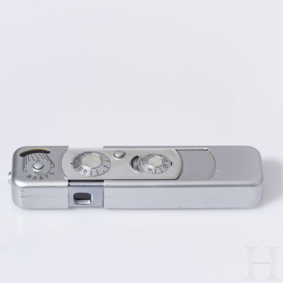 A Minox B