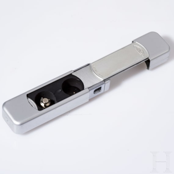 A Minox B