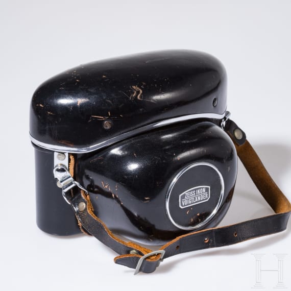 Eight ever-ready bags for Zeiss Ikon, Contarex, Contaflex, Ikonta and a lens case