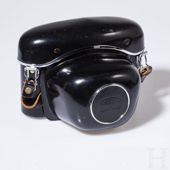 Eight ever-ready bags for Zeiss Ikon, Contarex, Contaflex, Ikonta and a lens case