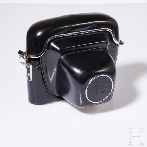 Eight ever-ready bags for Zeiss Ikon, Contarex, Contaflex, Ikonta and a lens case
