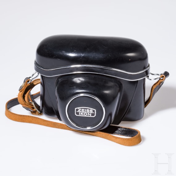 Eight ever-ready bags for Zeiss Ikon, Contarex, Contaflex, Ikonta and a lens case