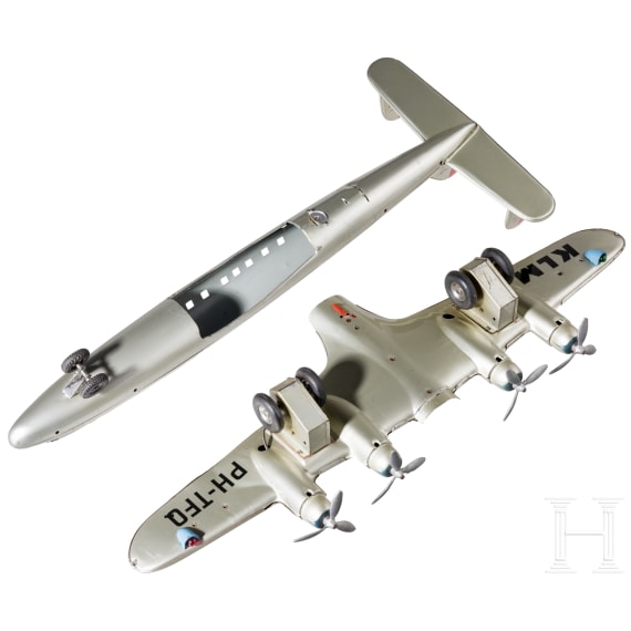 A TippCo Plane of the KLM "The Flying Dutchman" with position lamps