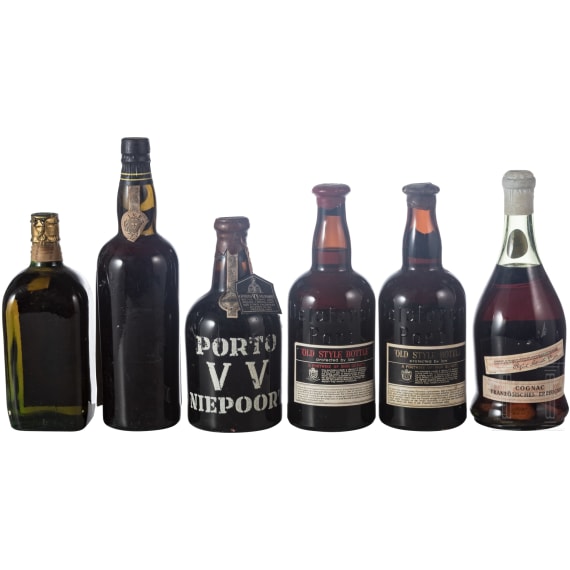 Twelve bottles of whiskey and port from USA/Ireland/Scotland etc., 1960s/70s