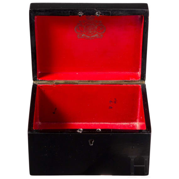 A Russian papier m&acirc;ch&eacute; and lacquer casket with couple, Ostashkovo, Osip Vishyakov and Sons factory, 1882 - 1888