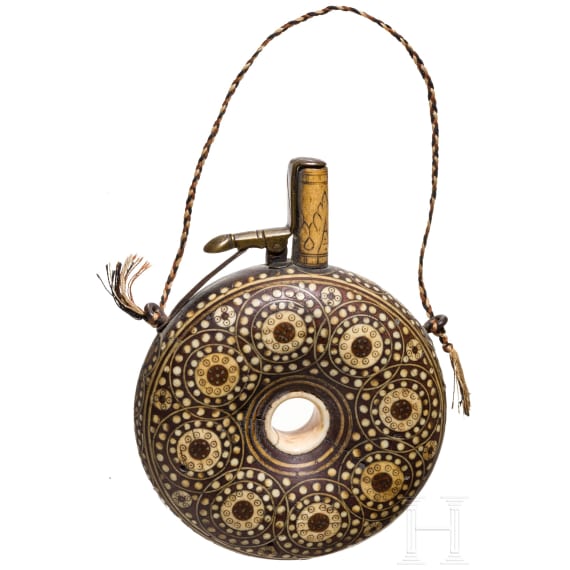A German bone-inlaid powder flask, circa 1600