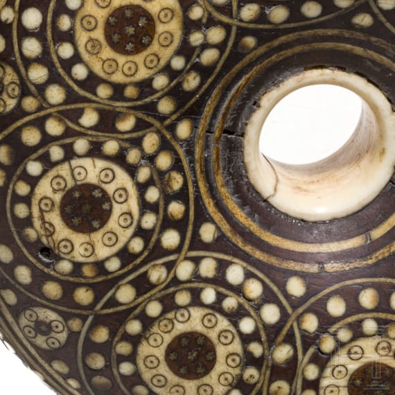 A German bone-inlaid powder flask, circa 1600