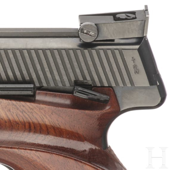A HN Mod. 150 target pistol with conversion barrel