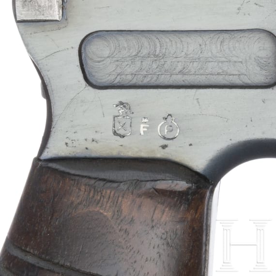 Royal MM 31, with shoulder stock