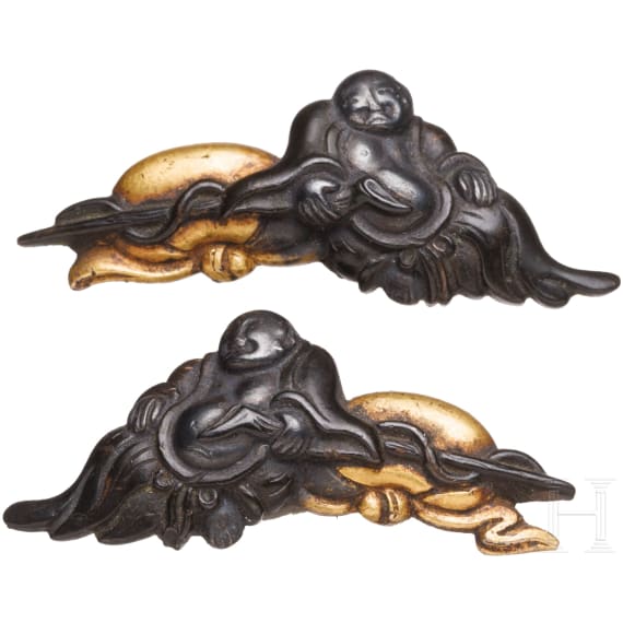 A pair of Japanese menuki, Edo period
