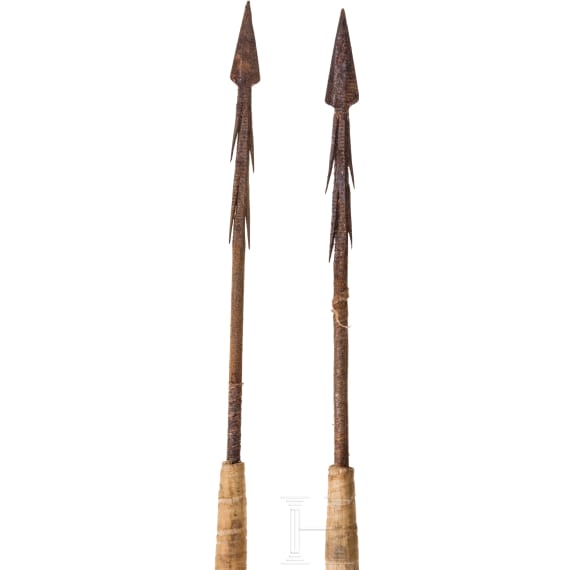 An Indonesian quiver with arrows and a Kenyian slashing sword of the Massai, 20th century
