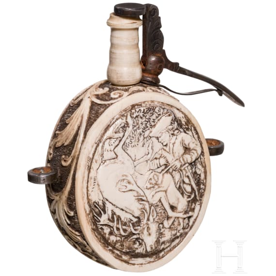 Beschnitzte Z&uuml;ndkrautflasche aus Elfenbein, deutsch/&Ouml;sterreich, datiert 1856