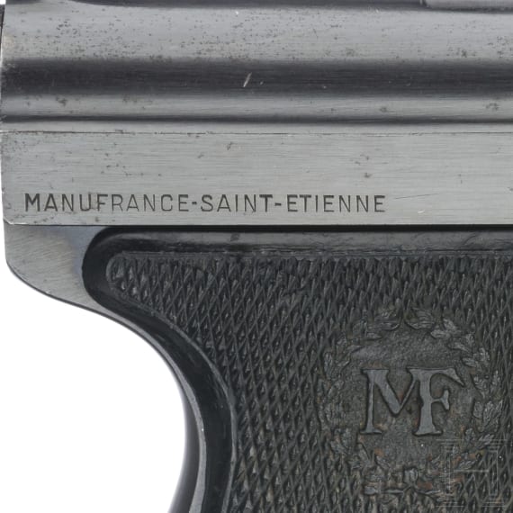 Le Francais, Policeman