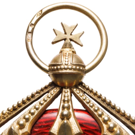 Order of St. Alexander - a Grand Cross with swords through the middle