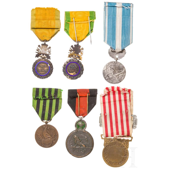 F&uuml;nf franz&ouml;sische und eine belgische Medaille