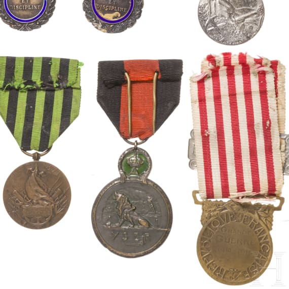 F&uuml;nf franz&ouml;sische und eine belgische Medaille