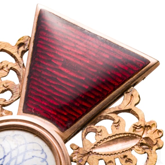 From Bavarian aristocratic property - A cased cross 1st class of the russian Order of St. Anna