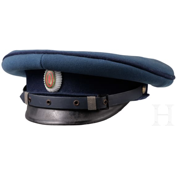 A peaked cap for officers (probably a military doctor) and an epaulette for a first lieutenant, World War I
