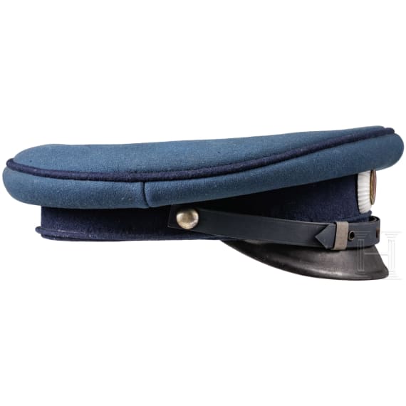 A peaked cap for officers (probably a military doctor) and an epaulette for a first lieutenant, World War I