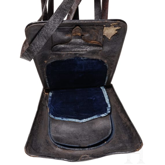 A sabretache M 1860 for officers of the light cavalry with belt and hanger