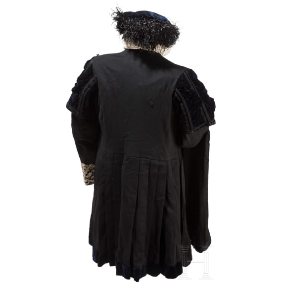 A uniform and sword of a pontifical Cameriere segreto (secret valet), 1st half of the 20th century