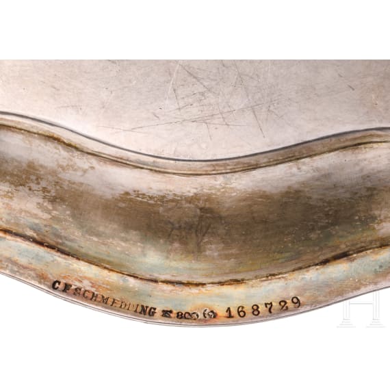 K&ouml;niglich Bayerisches 7. Chevaulegers-Regiment "Prinz Alfons" - zwei Silberteller als Offiziersgeschenk, datiert 1911