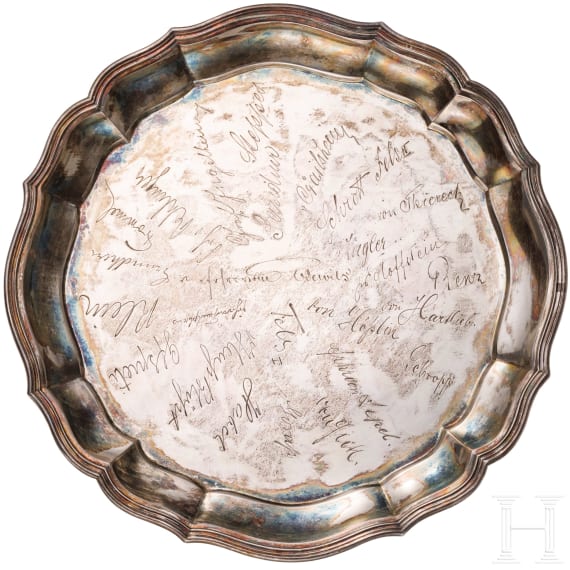 K&ouml;niglich Bayerisches 7. Chevaulegers-Regiment "Prinz Alfons" - zwei Silberteller als Offiziersgeschenk, datiert 1911