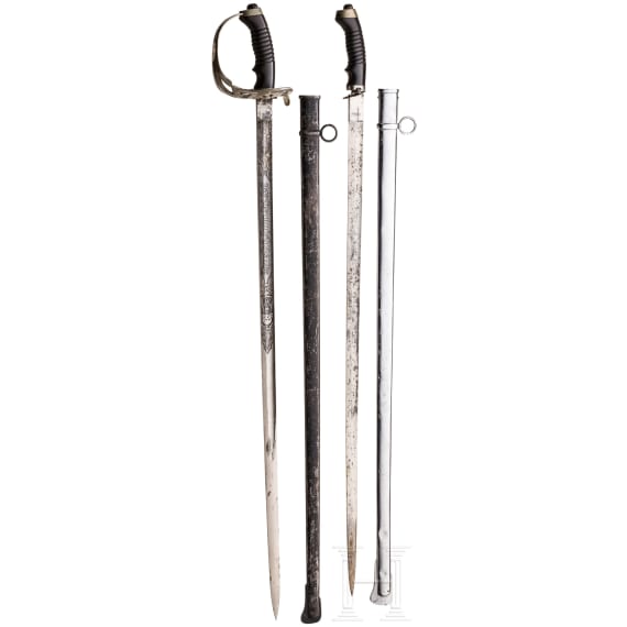 Zwei Kavalleriedegen M 1889 mit Regimentsnamen