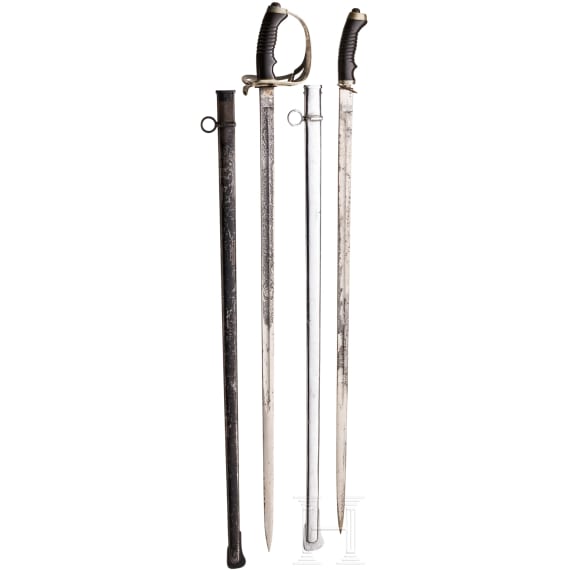 Zwei Kavalleriedegen M 1889 mit Regimentsnamen