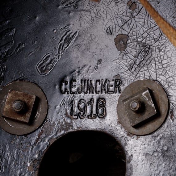 Helm M 1905 f&uuml;r Mannschaften der J&auml;ger zu Pferde mit Traditionsabzeichen und Kartentasche