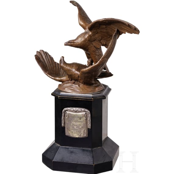 A bronze eagle statue for pilots of the Imperial Navy as a prize of honour for victors in aerial combat, dated 1917